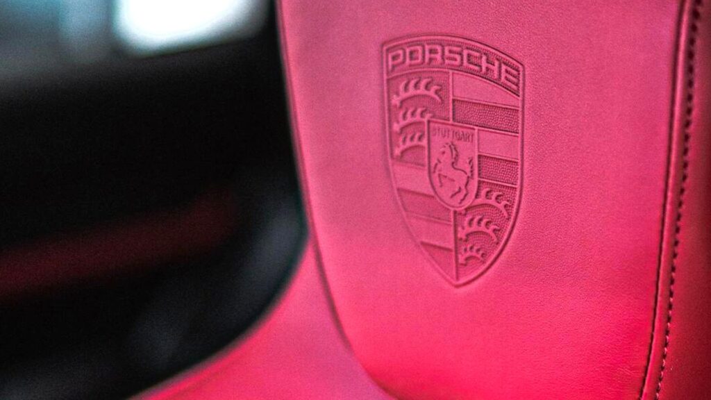 Porsche Crest seat